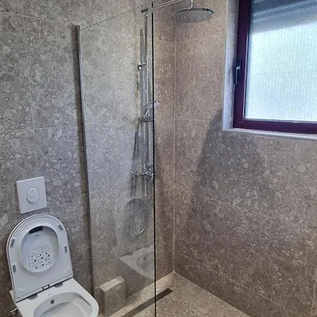 Matt House 2 Bedroom 2 Bathroom Beachside Apartment Durres