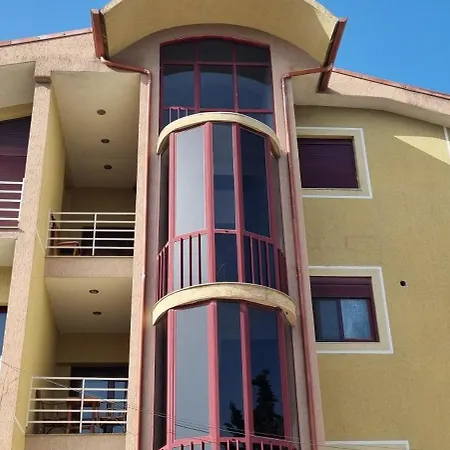 Matt House 2 Bedroom 2 Bathroom Beachside