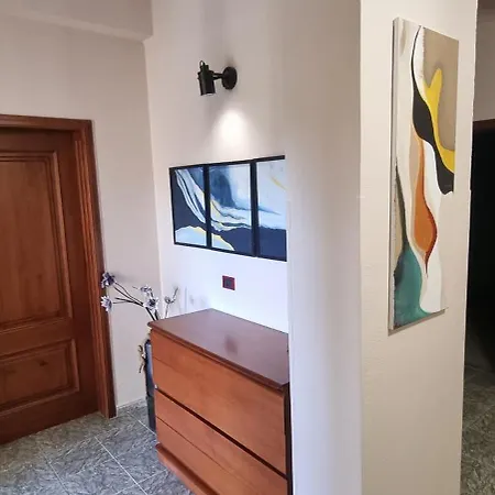 Matt House 2 Bedroom 2 Bathroom Beachside Durres