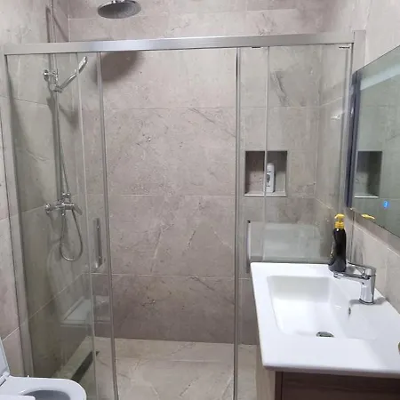 Matt House 2 Bedroom 2 Bathroom Beachside * Durres